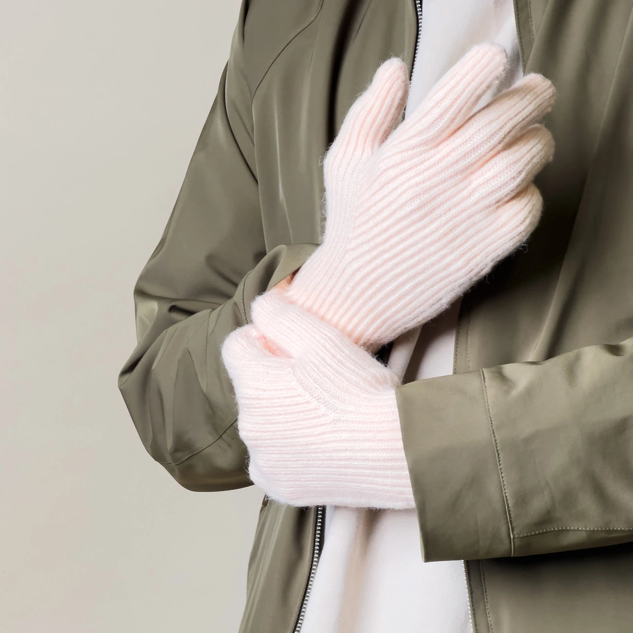 Braided phone gloves with cutouts for fingers - pink_3