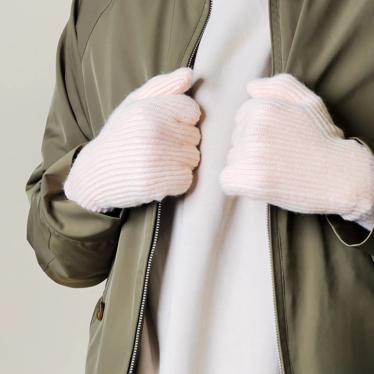 Braided phone gloves with cutouts for fingers - pink_4