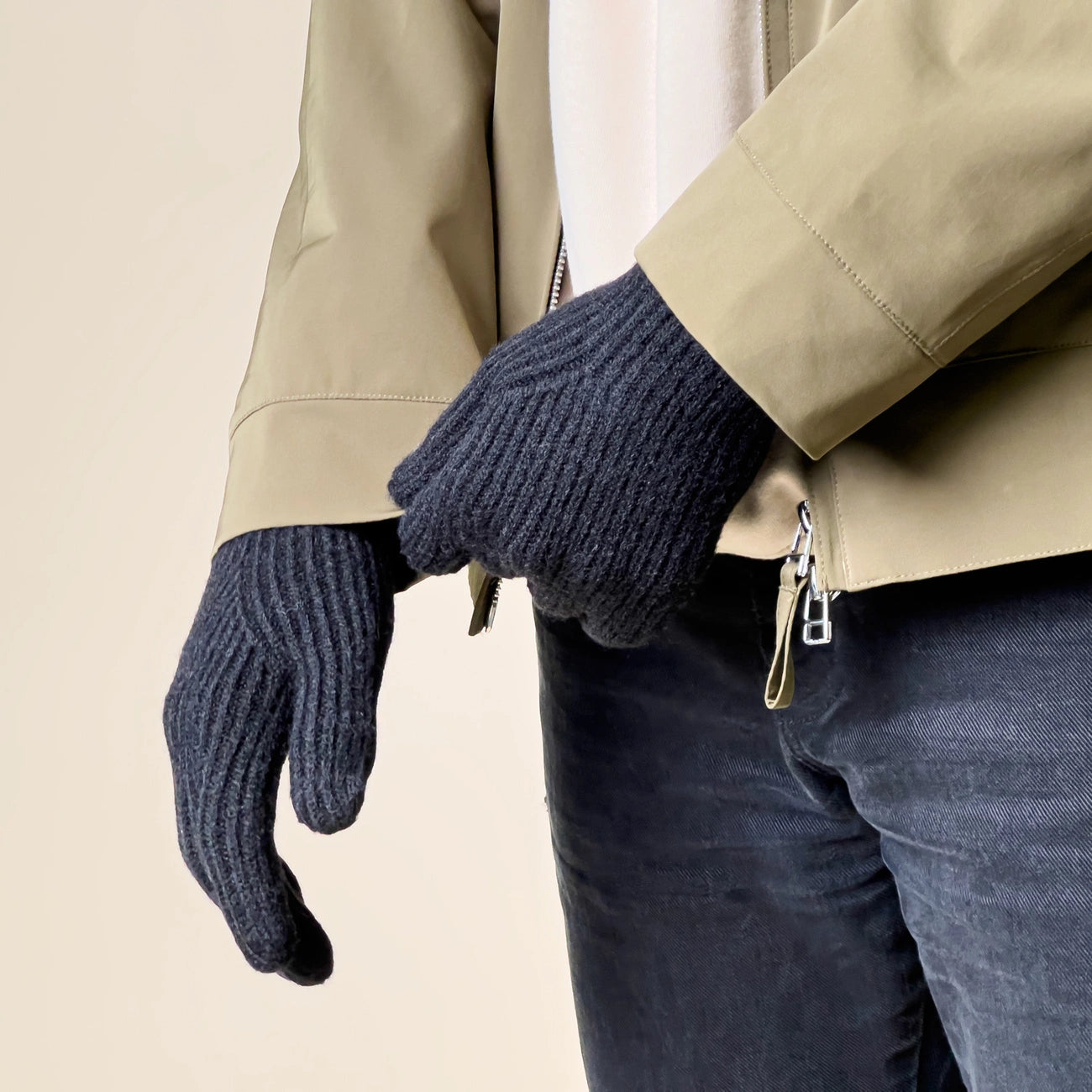 Braided telephone gloves with cut-outs for fingers - black_1
