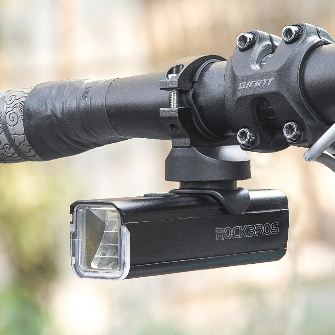 Rockbros 24610002001 front bicycle light 1000 lm + USB-C - USB-A cable - black_11