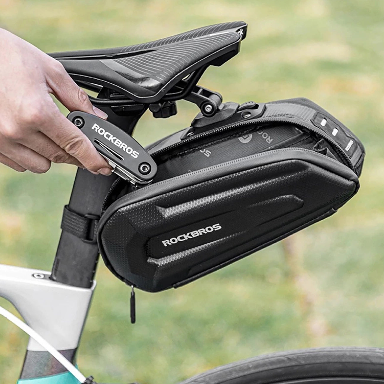 Rockbros B69 bicycle saddle bag 1.8l with easy release system - black_6