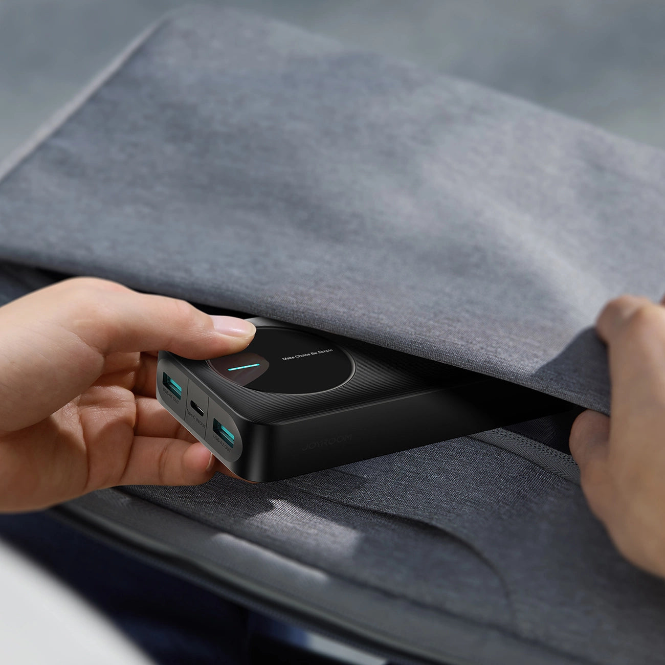 Joyroom Powerbank JR-PBF14 2.4A LED; 20000mAh (black)_19