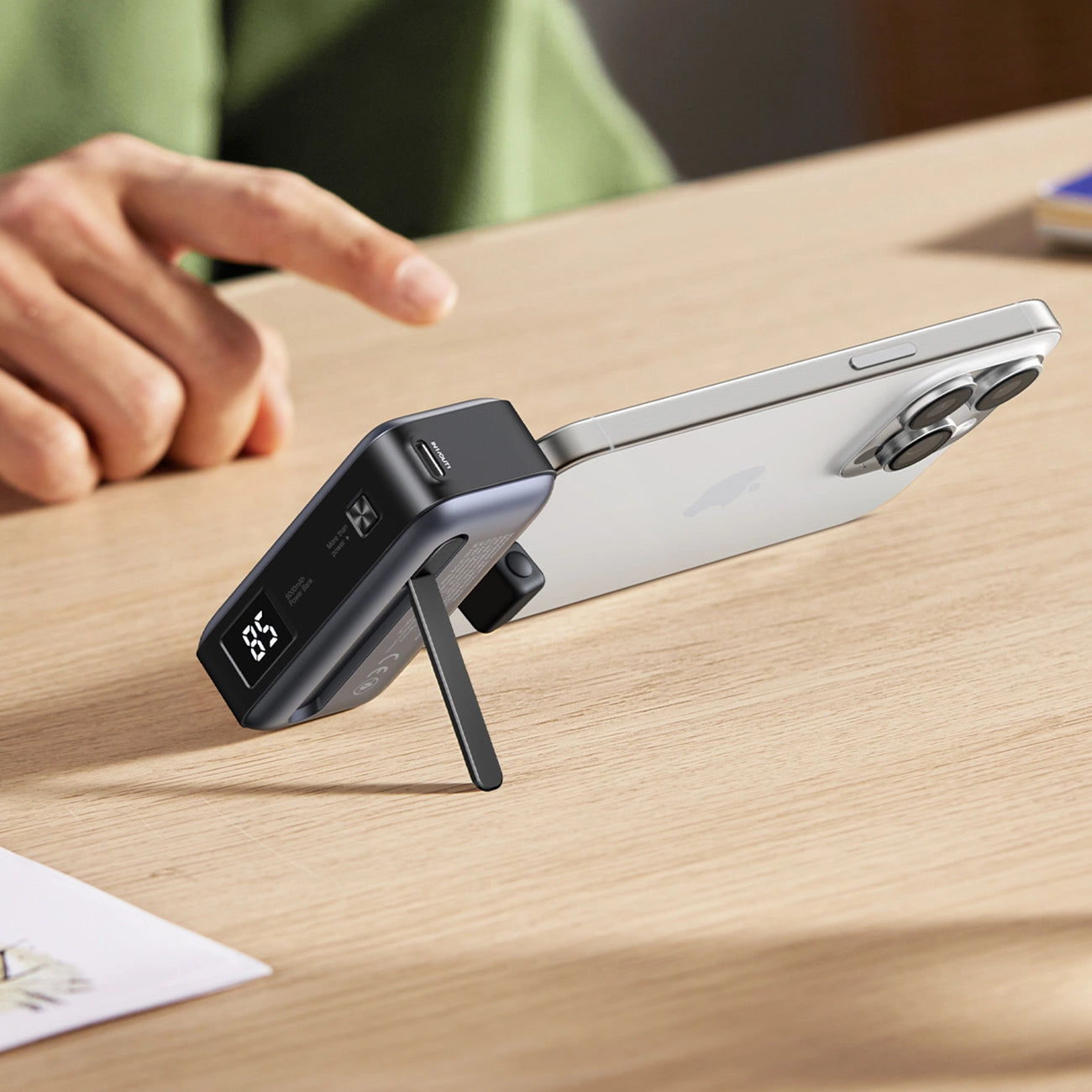 UGREEN 5000mAh Power Bank with Built-in USB-C Connector_14