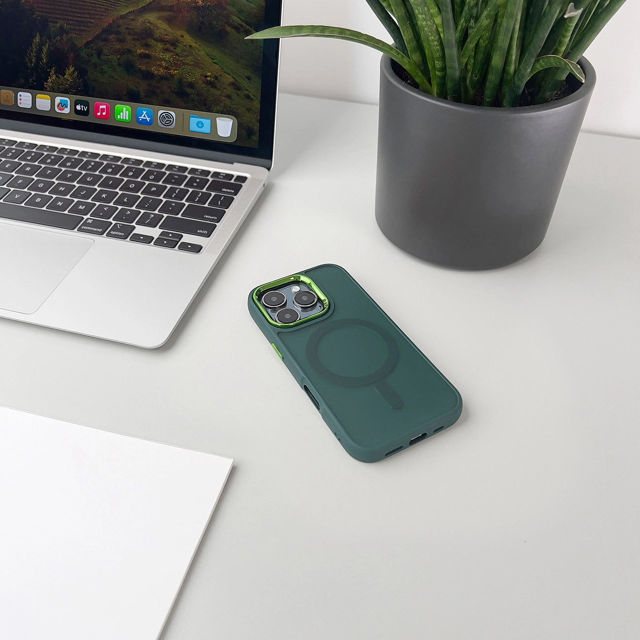 Magnetic Collection MagSafe iPhone 16 Pro Case - Dark Green_5