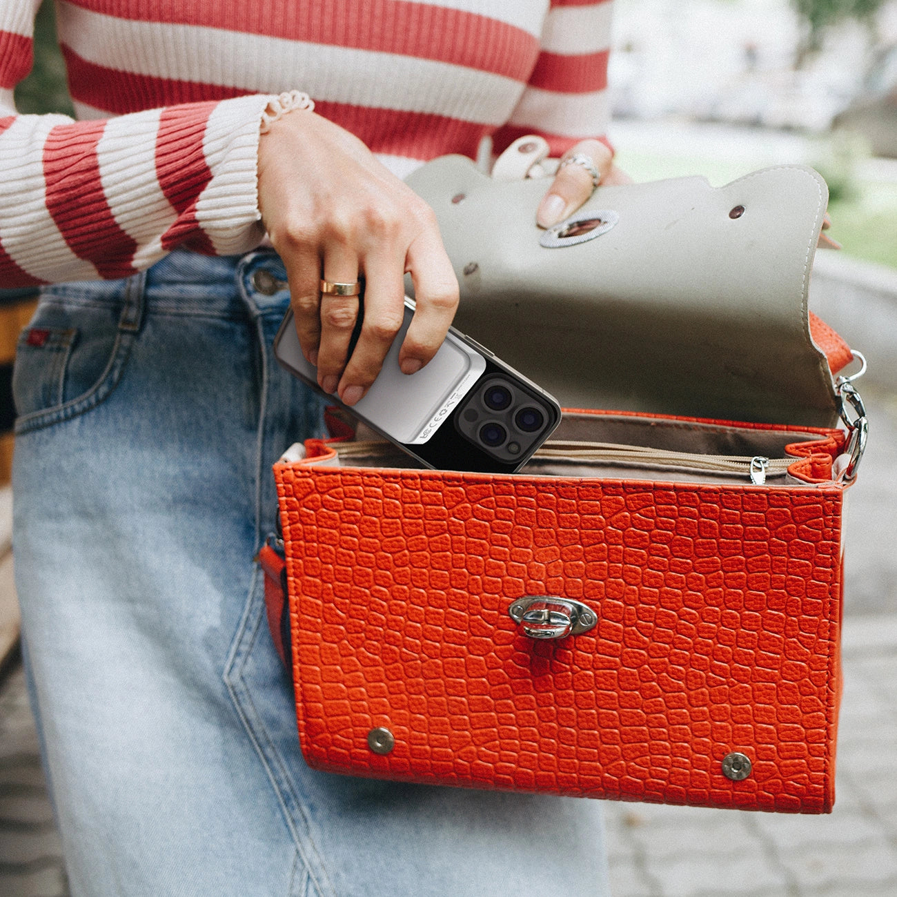 Powerbank Wozinsky WLWP-10KA0Y3WS 22.5W PD Qi2 10000 mAh, with stand, 1x USB-A, 1x USB-C - white_23