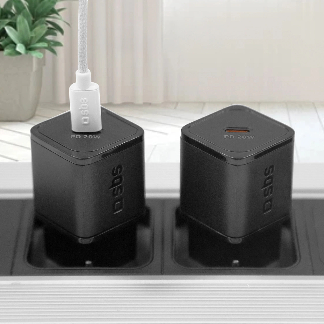 SBS TETRGAN1C20K 20W GaN USB-C Wall Charger with Power Delivery - Black_2