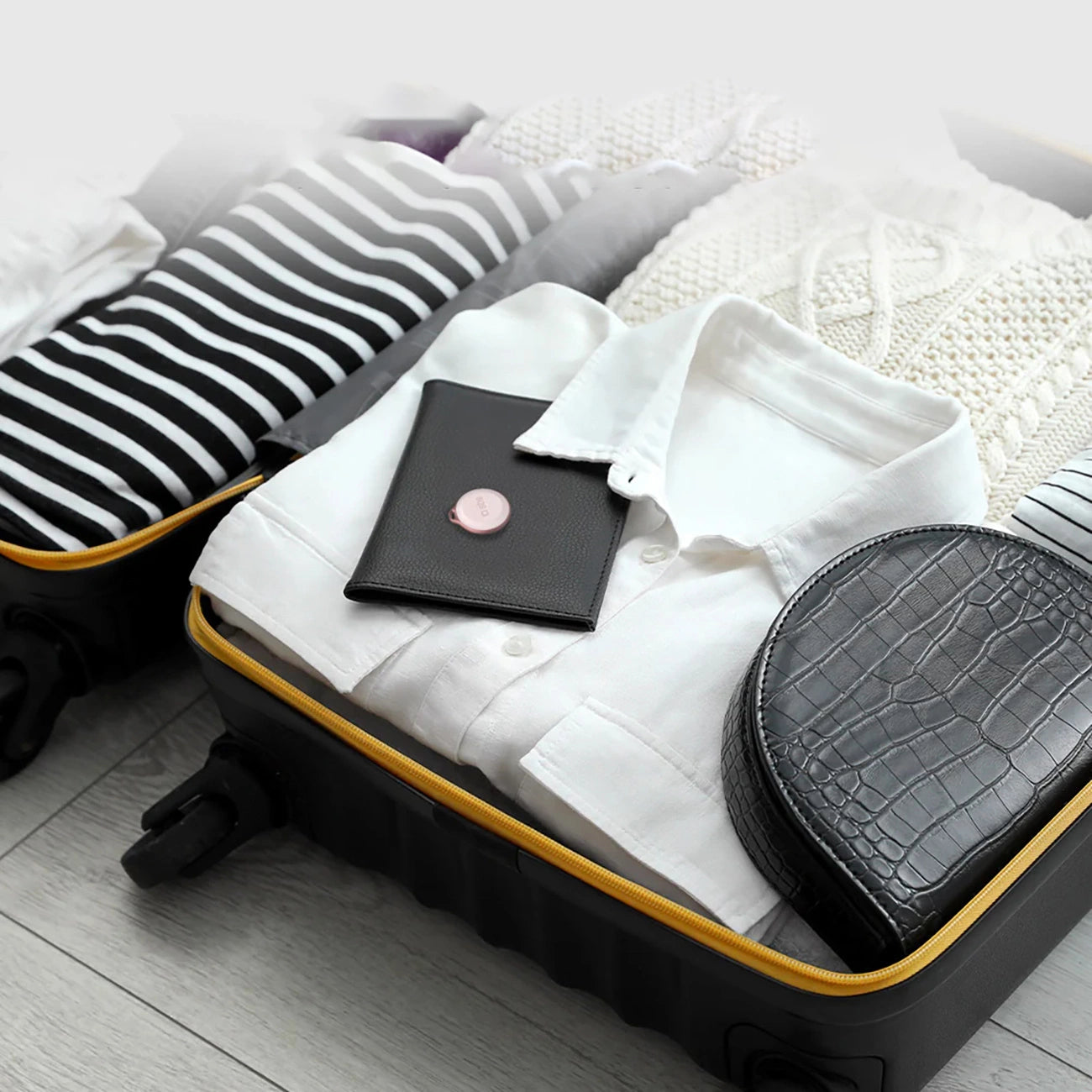 SBS Track My Circle Waterproof IP65 Locator Compatible with Apple Find My - Pink_4