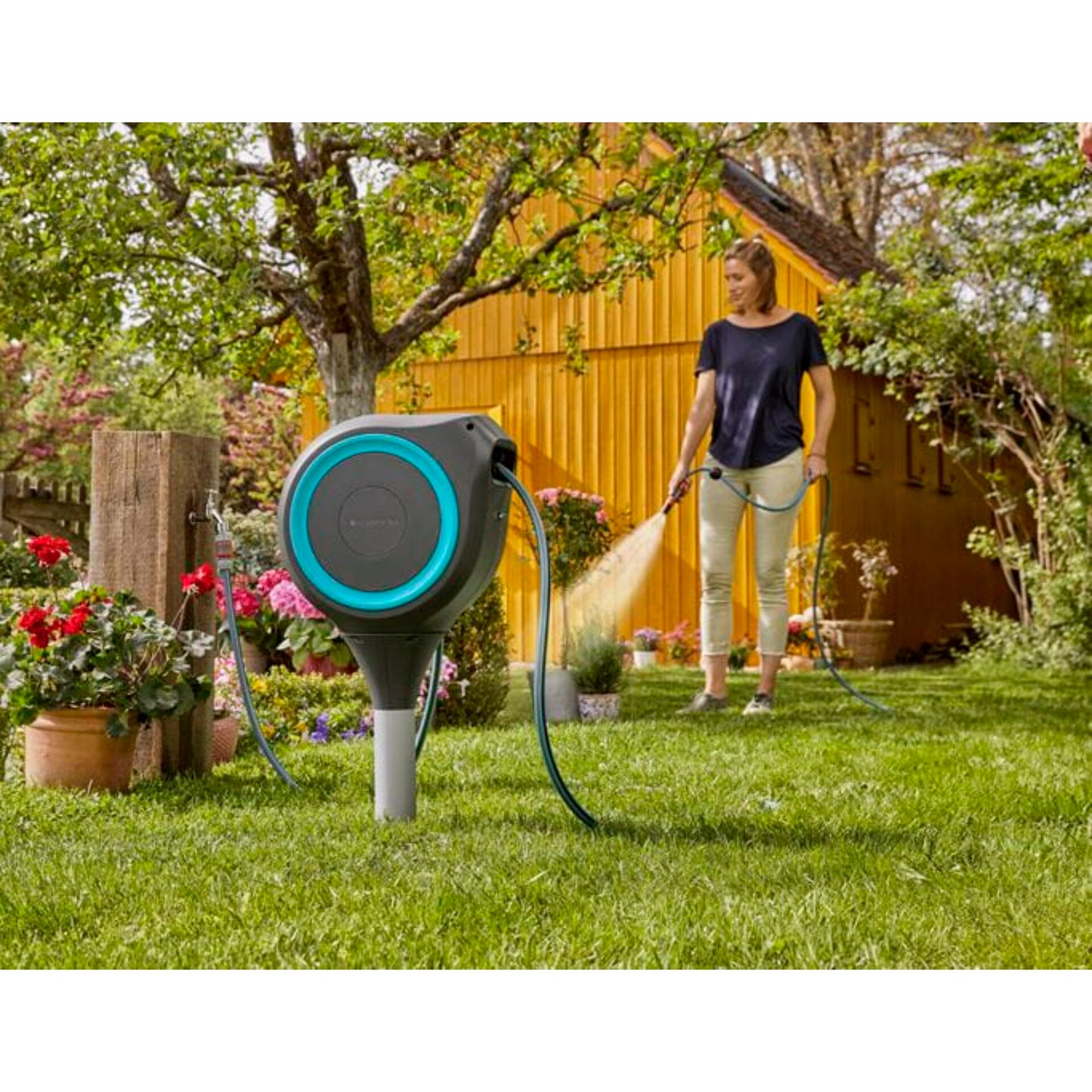 Porta-Mangueira Automática GARDENA com Piquete Rollup S 15M