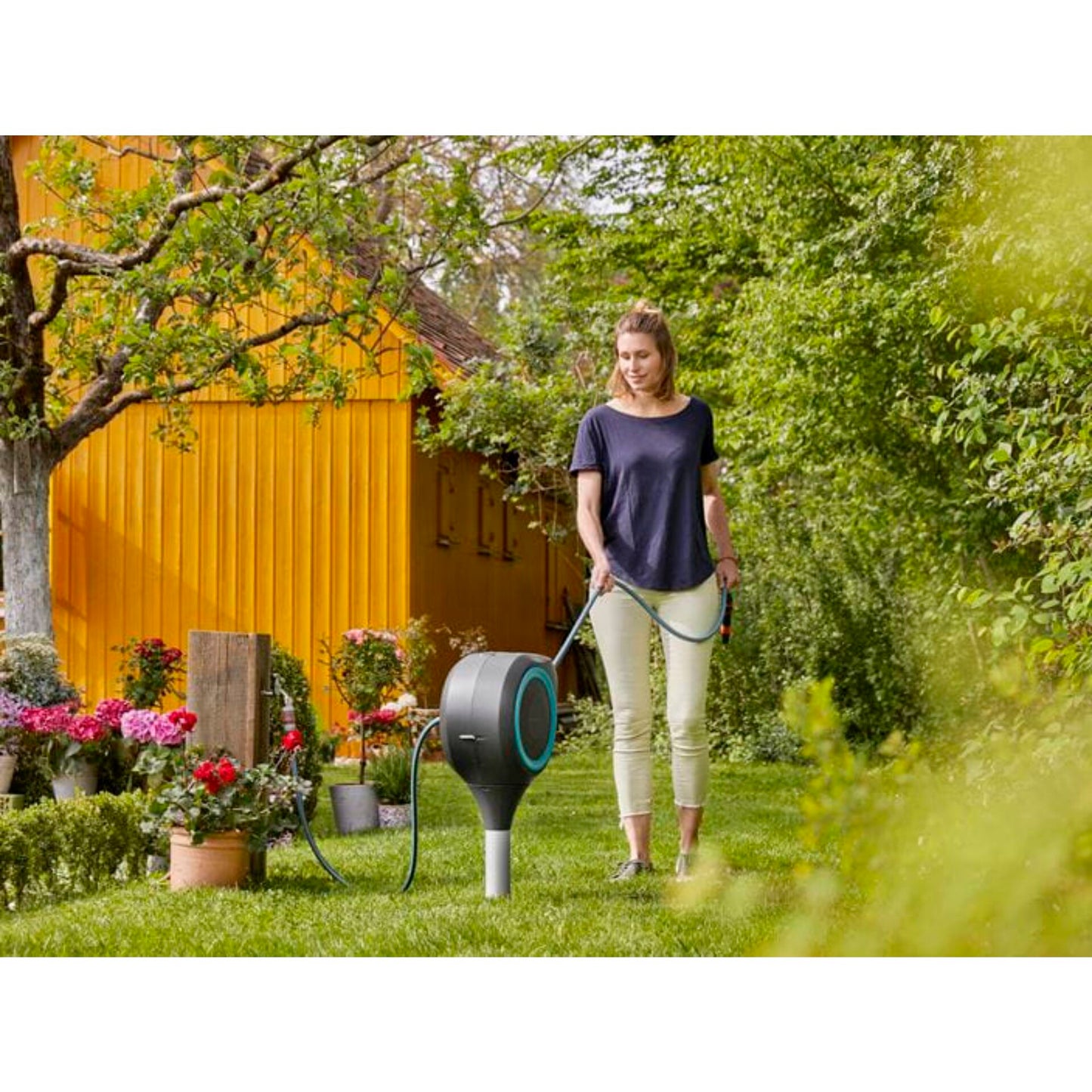 Porta-Mangueira Automática GARDENA com Piquete Rollup S 15M