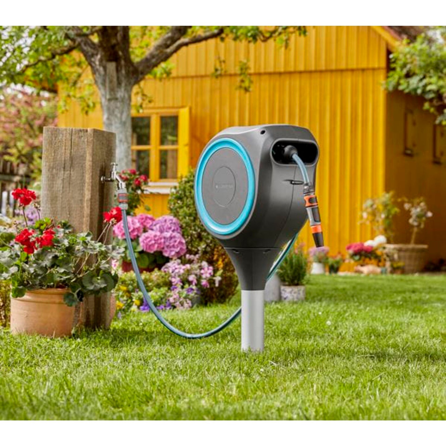 Porta-Mangueira Automática GARDENA com Piquete Rollup S 15M