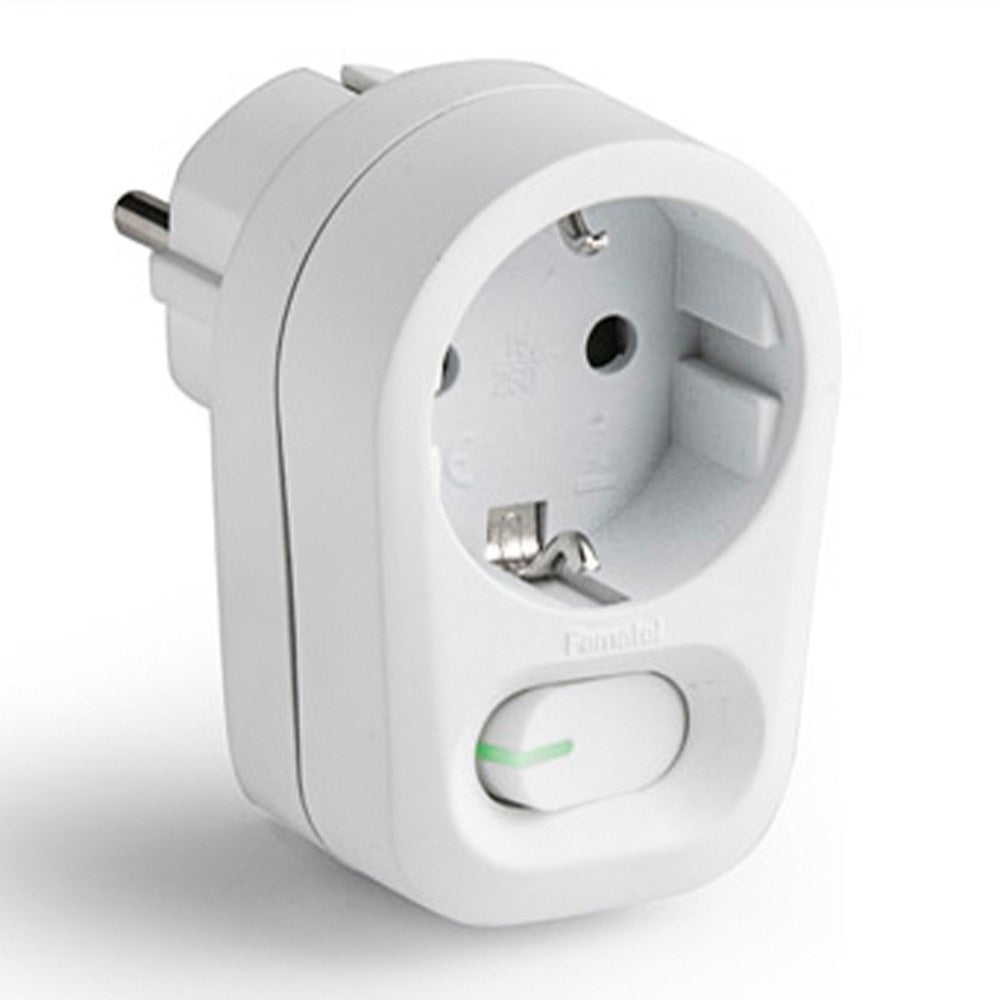 Adaptador schuko de 1 tomada 2 p+t com interruptor ip20 branco, blister_0
