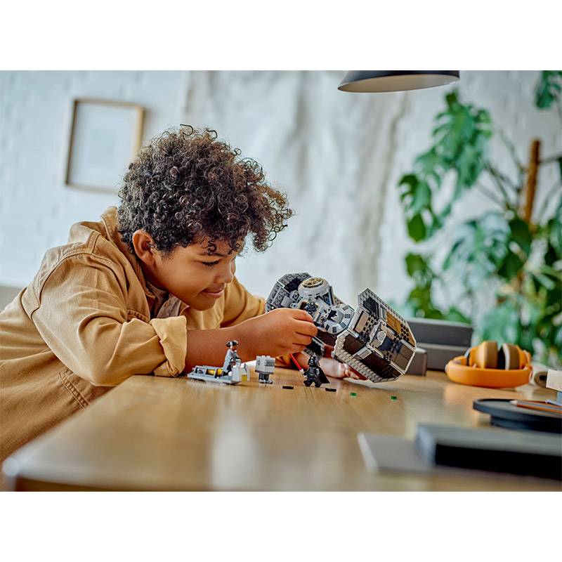LEGO Star Wars: Bombardeiro TIE | Idades 9+ | 625 Peças | Item 75347