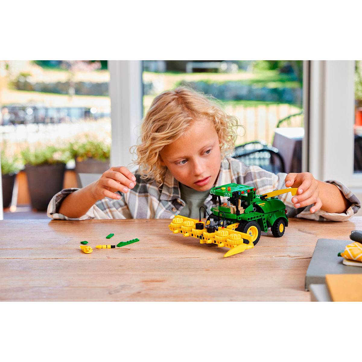 LEGO Technic: John Deere 9700 Forage Harvester | Idades 9+ | 559 Peças | Item 42168
