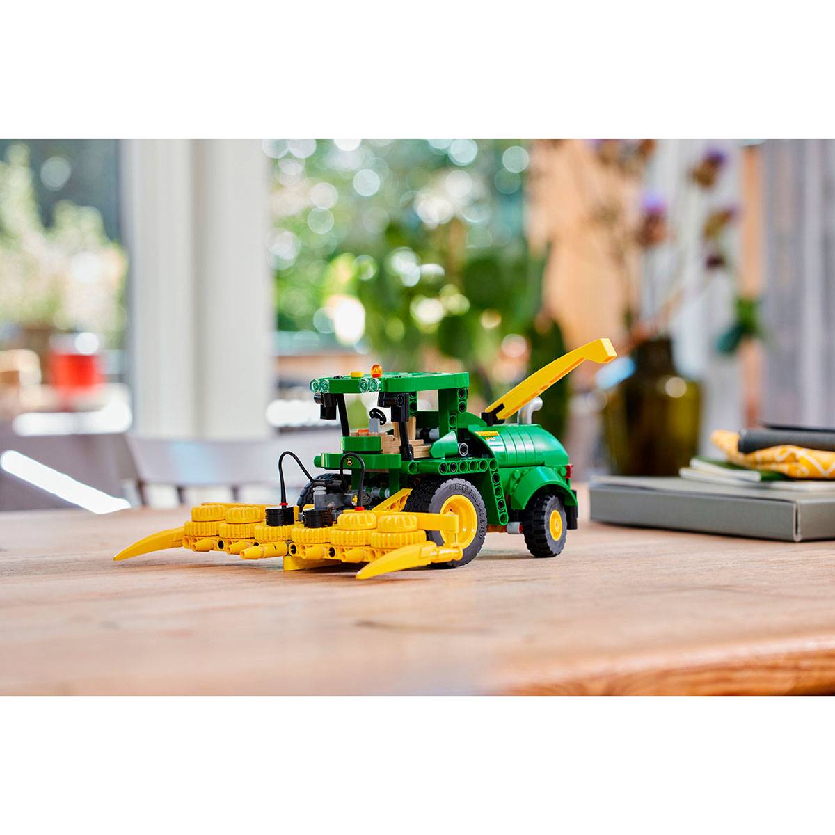 LEGO Technic: John Deere 9700 Forage Harvester | Idades 9+ | 559 Peças | Item 42168
