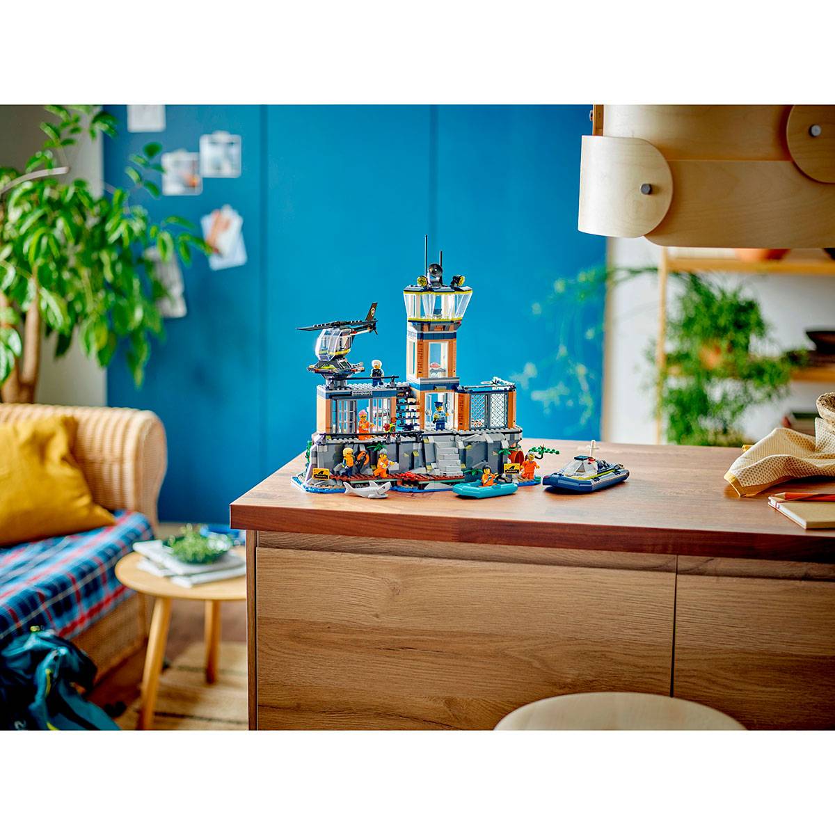 LEGO City: Ilha da Prisão da Polícia | Idades 7+ | 980 Peças | Item 60419