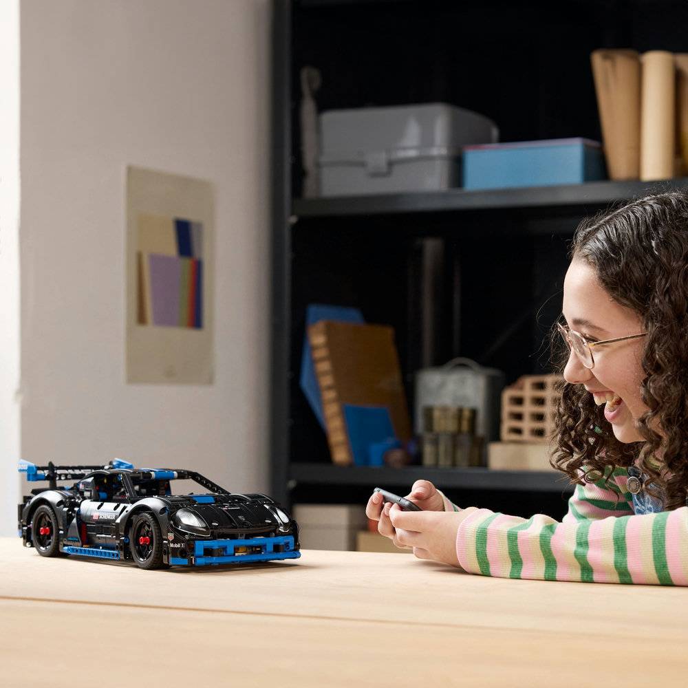 LEGO Technic: Carro de Corrida Porsche GT4 e-Performance | Idades 10+ | 834 Peças | Item 42176