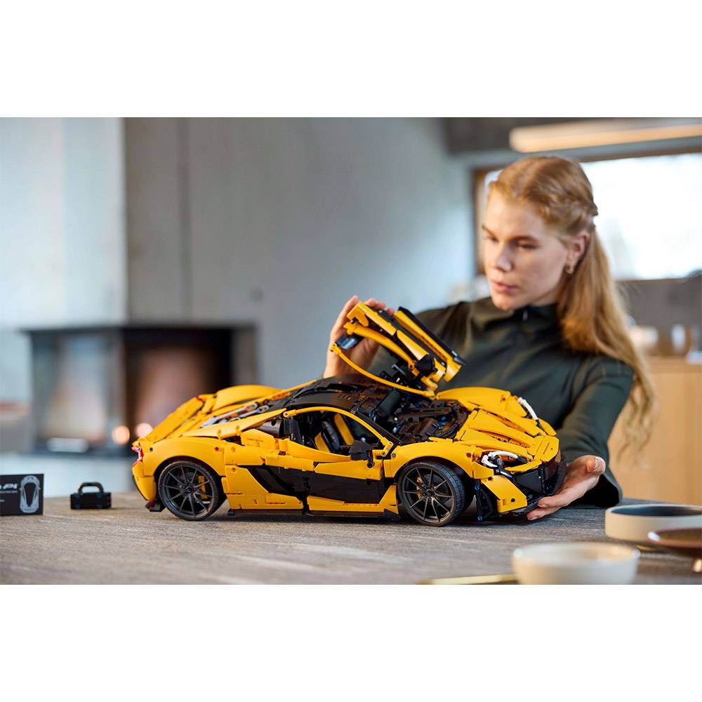 LEGO Technic: McLaren P1™ | Idades 18+ | 3893 Peças | Item 42172