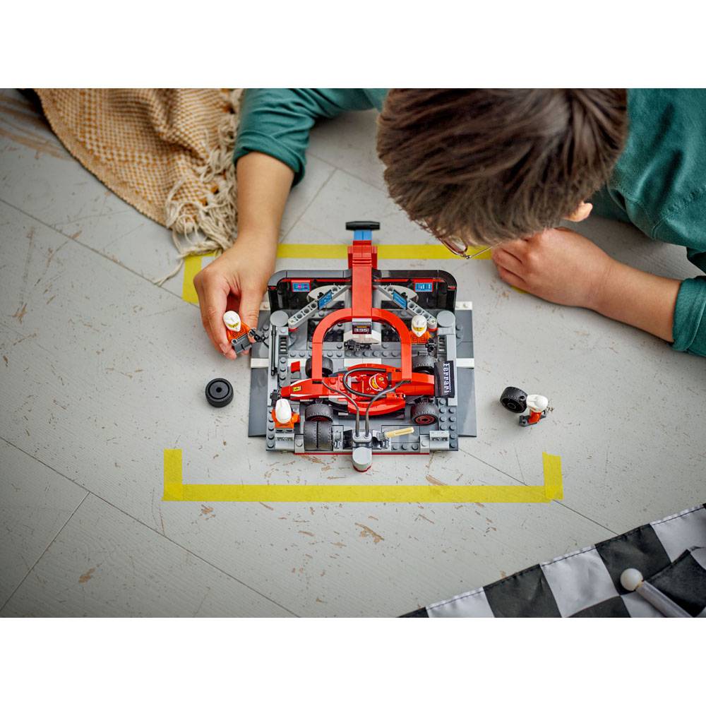 LEGO City: Boxe de F1® e Equipa da Boxe com Carro da Ferrari | Idades 6+ | 322 Peças | Item 60443