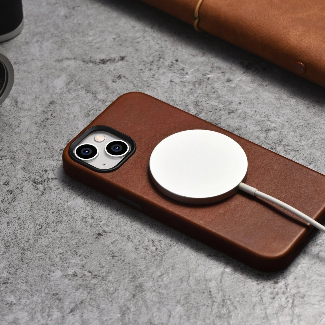 iCarer Oil Wax Premium Leather Case iPhone 14 Plus Magnetic Leather Case with MagSafe Brown (WMI14220703-RB)_5
