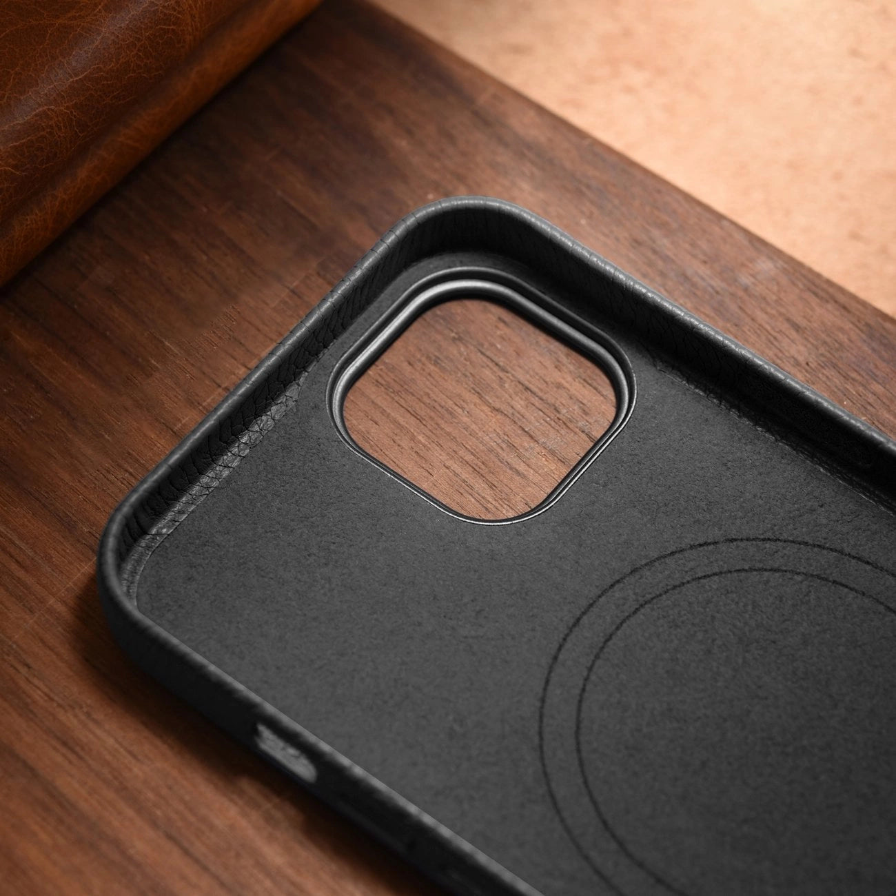 iCarer Litchi Premium Leather Case iPhone 14 Plus Magnetic Leather Case with MagSafe Black (WMI14220711-BK)_17