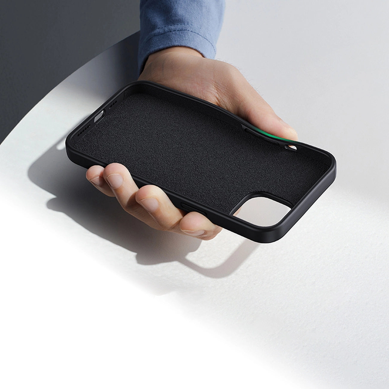 Ugreen LP626 Silky Silicone Protective Case Rubber Flexible Silicone Phone Case for iPhone 14 Plus Black (90920)_3