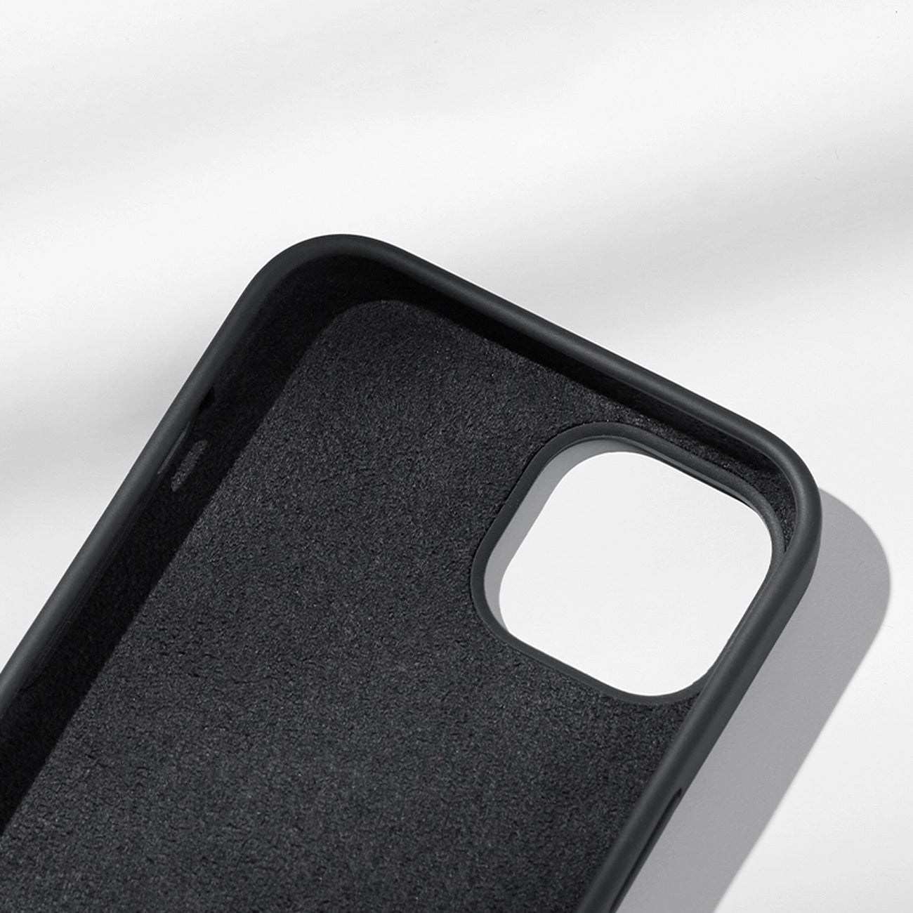 Ugreen LP626 Silky Silicone Protective Case Rubber Flexible Silicone Phone Case for iPhone 14 Plus Black (90920)_7