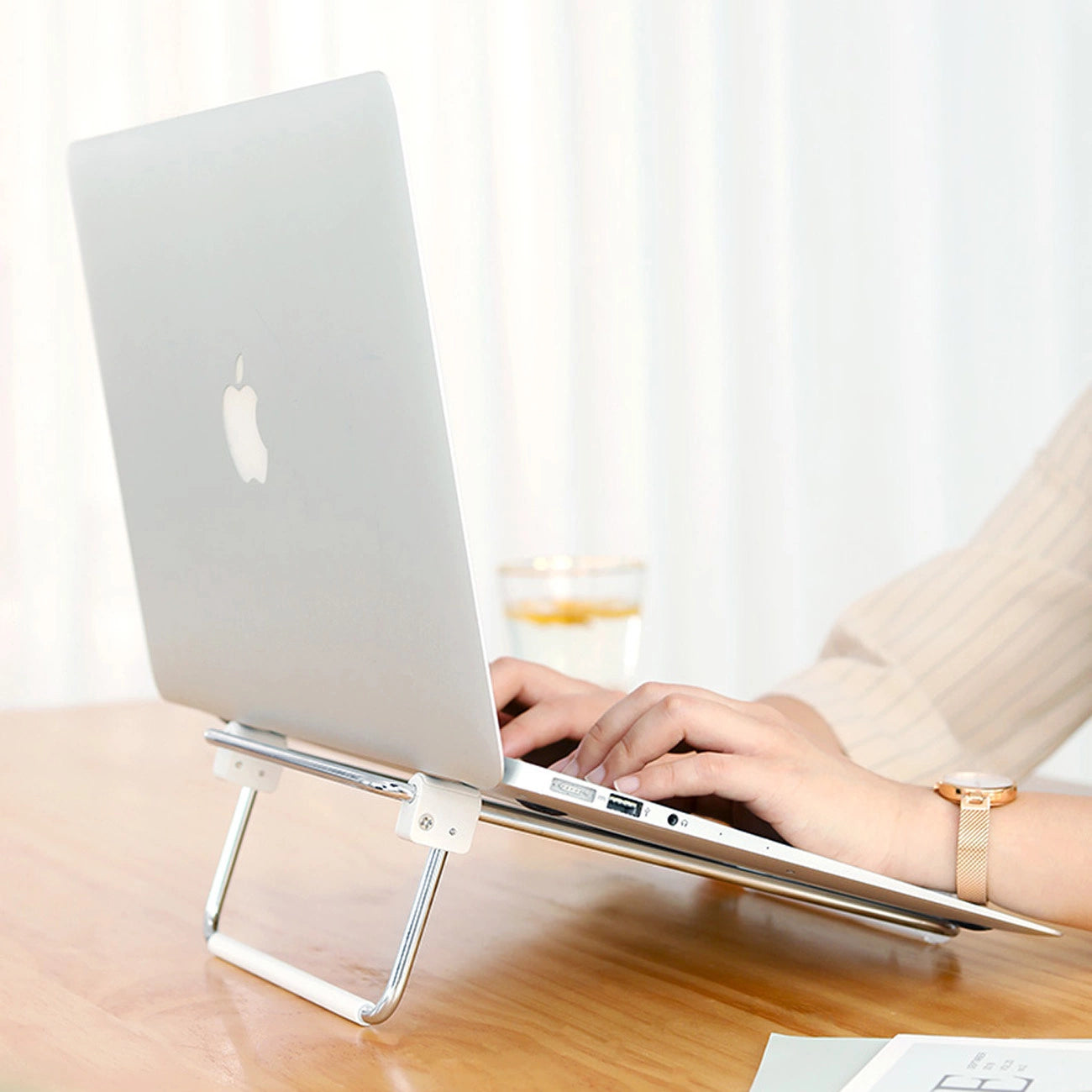 Ugreen adjustable stand laptop stand silver (LP230)_1