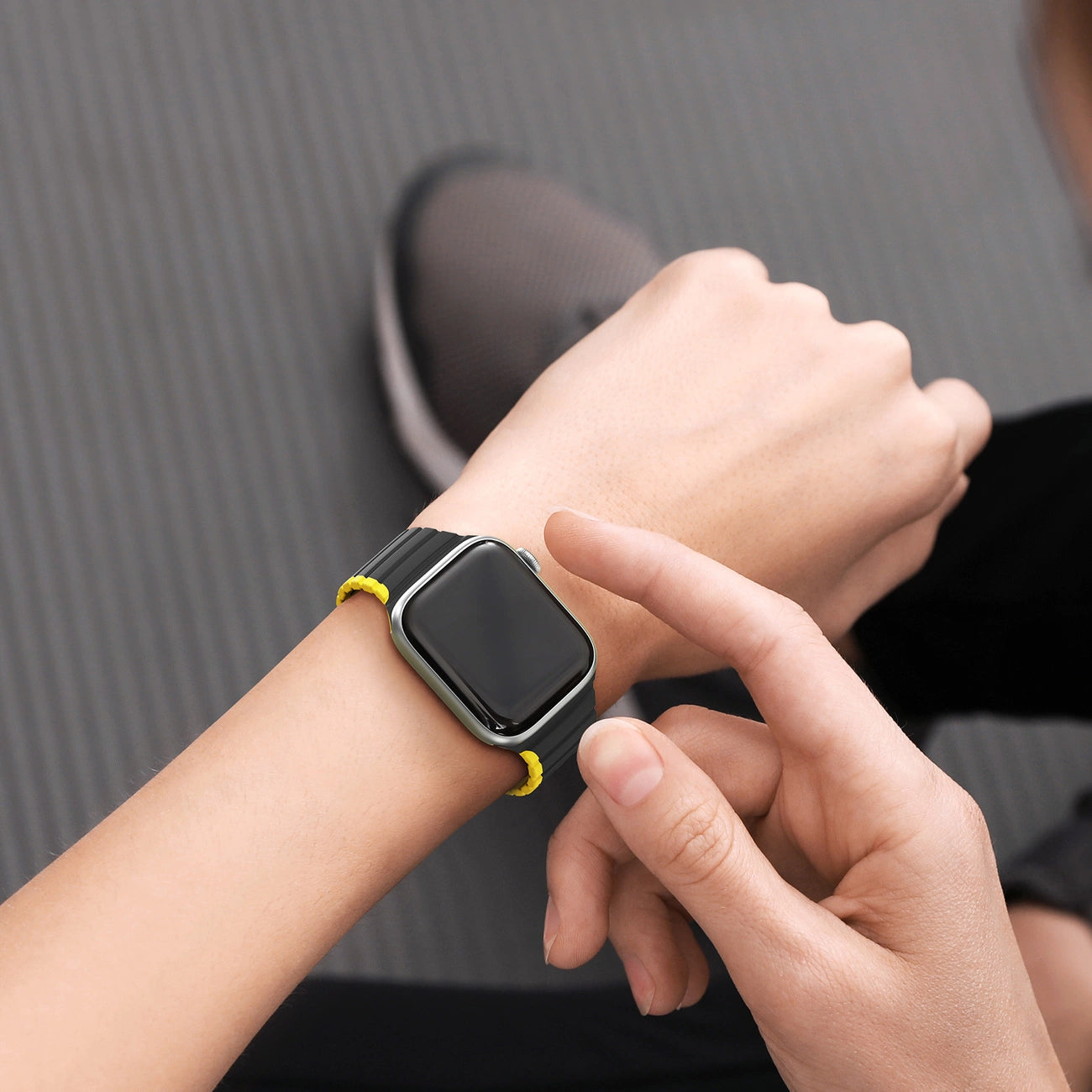 Magnetic Apple Watch SE, 9, 8, 7, 6, 5, 4, 3, 2, 1 (41, 40, 38 mm) Dux Ducis Strap (LD Version) - black and yellow_6