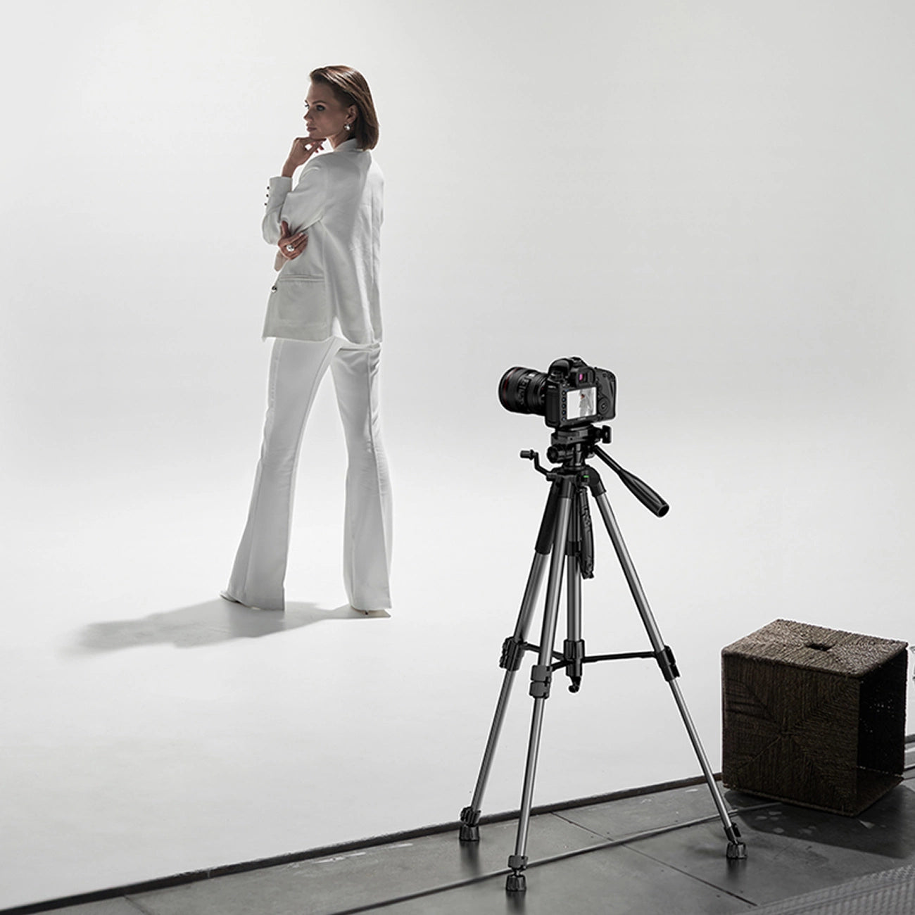 Professional Ugreen LP661 tripod for smartphones and cameras - black and gray_7