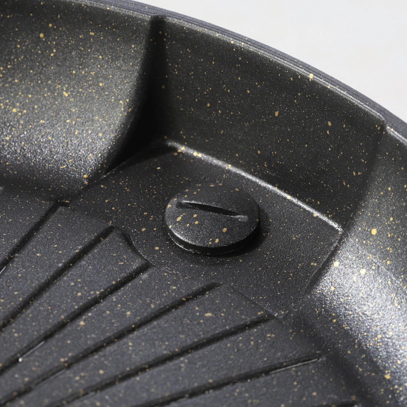 Grill grate and grill pan for a gas camping stove and grill_1