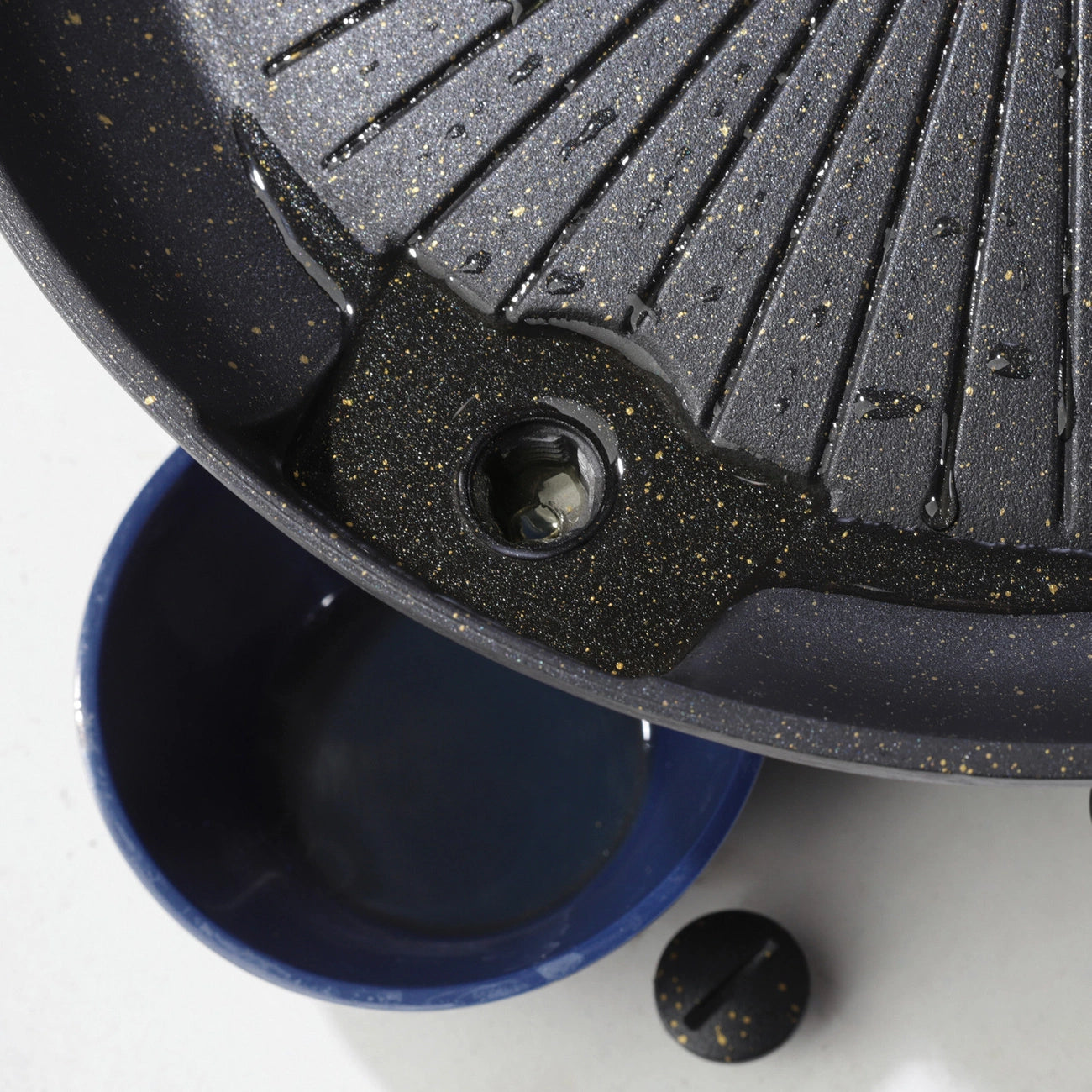 Grill grate and grill pan for a gas camping stove and grill_2