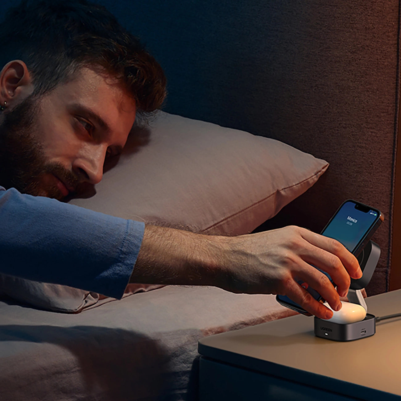 Ugreen W702 3in1 inductive charger with MagSafe / Qi2 and USB-C port for phone / headphones - black_3