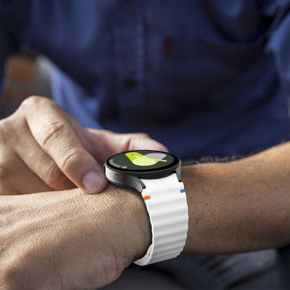 Tech-Protect Silicone Sport Strap for Samsung Galaxy Watch 4 / 5 / 5 Pro / 6 / 7 / FE - White_3