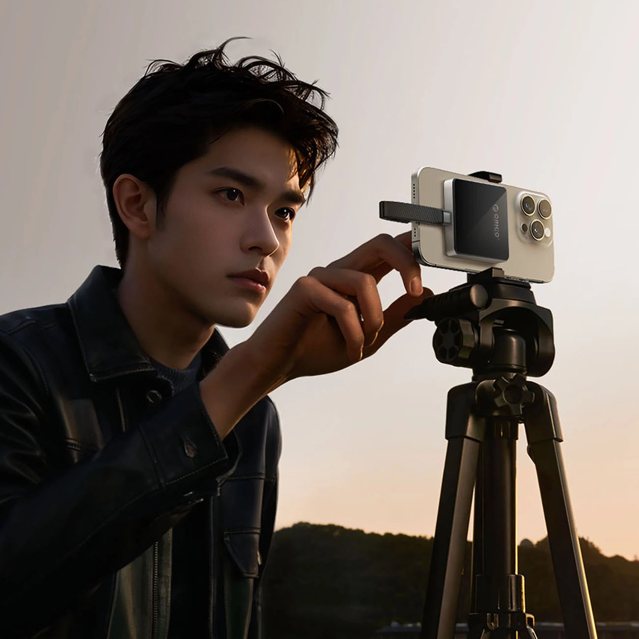 Orico AP30-G2 M.2 NVME Magnetic Disk Drive Bay MagSafe USB-C 3.2 - Black_4