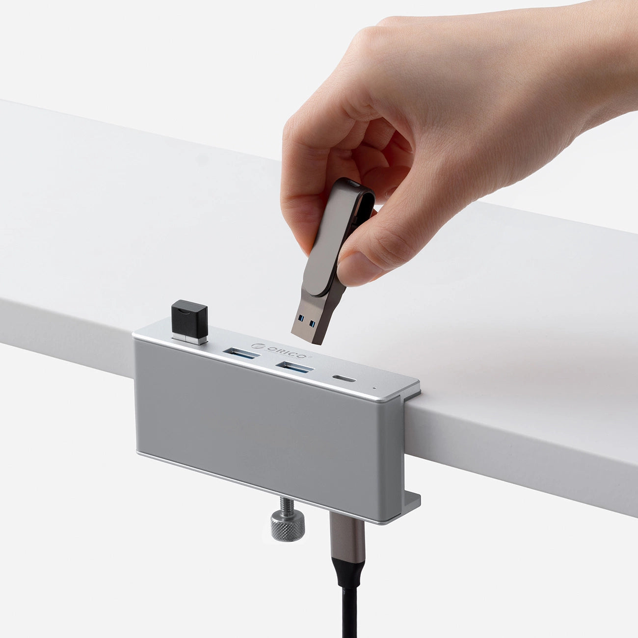 Orico MH4PC Hub Clamp-Mounted USB-C / 3x USB-A 3.0 + 1x USB-C 3.0 - Silver_3