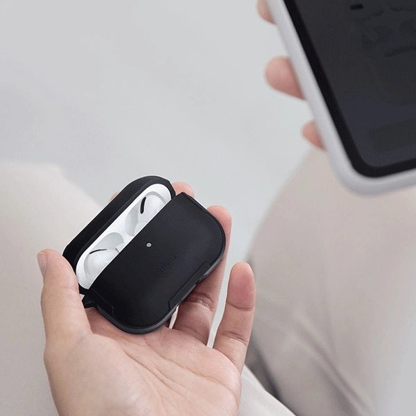 Uniq Valencia AirPods Pro Case Black/Midnight Black Antimicrobial_5