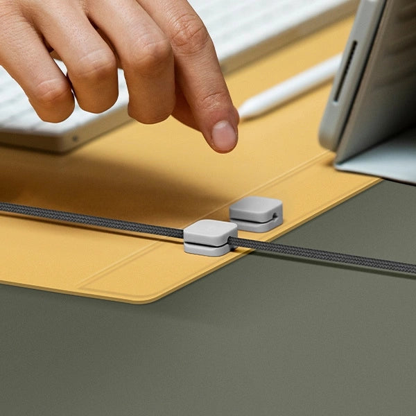 Uniq Hagen Magnetic Desk Pad Double-Sided Black and Blue_2