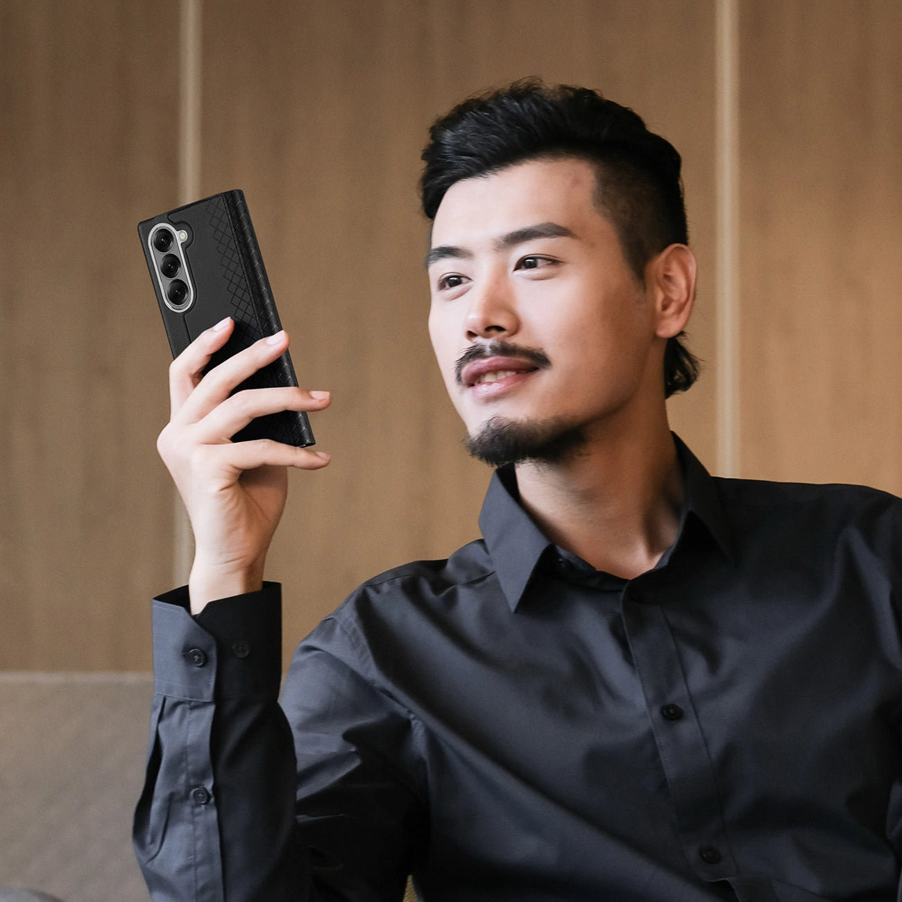 Etui Dux Ducis Brill na Samsung Galaxy Z Fold7 z zamknięciem magnetycznym - czarne_3