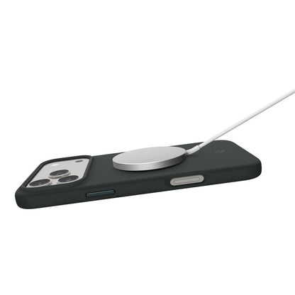 Spigen Silicone Fit MagSafe Case for iPhone 17 Pro Max - Green_6