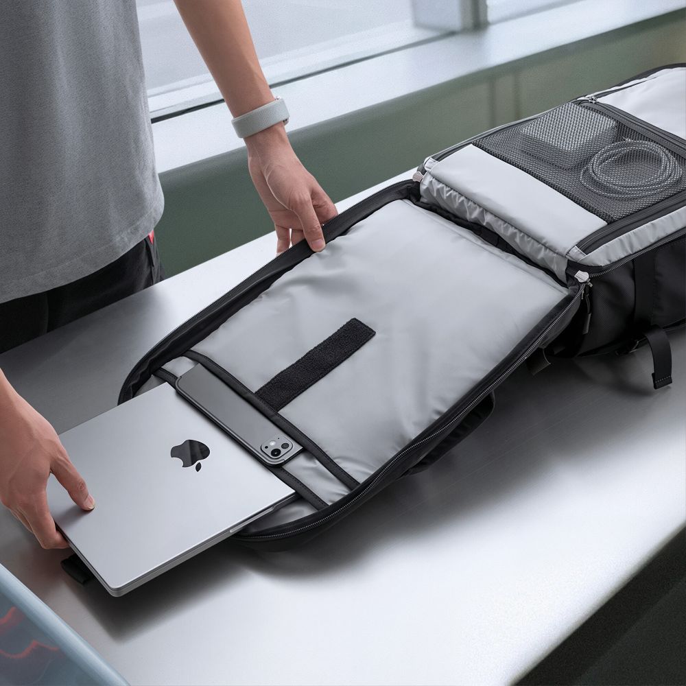 Tech-Protect Defender S70 RYANAIR &amp; WIZZAIR 24L Laptop Backpack - Black_9