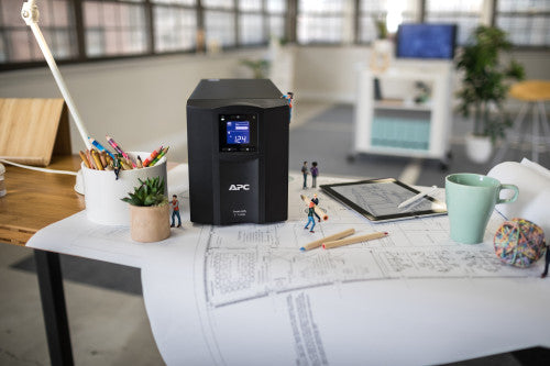 APC SMC1500IC sistema de alimentaciÃ³n ininterrumpida (UPS) LÃ­nea interactiva 1,5 kVA 900 W 8 salidas AC_8