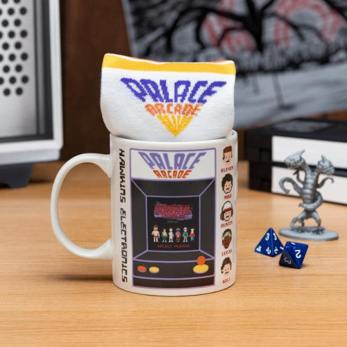 SET DE TAZA Y CALCETINES STRANGER THINGS PALADONE REDSTRING PP9884ST_2