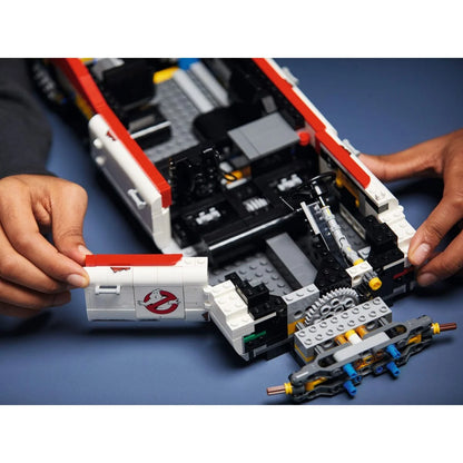 LEGO ICONS: Ghostbusters ECTO-1 | Idades 18+ | 2352