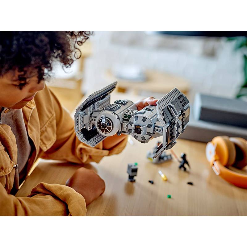LEGO Star Wars: Bombardeiro TIE | Idades 9+ | 625 Peças | Item 75347