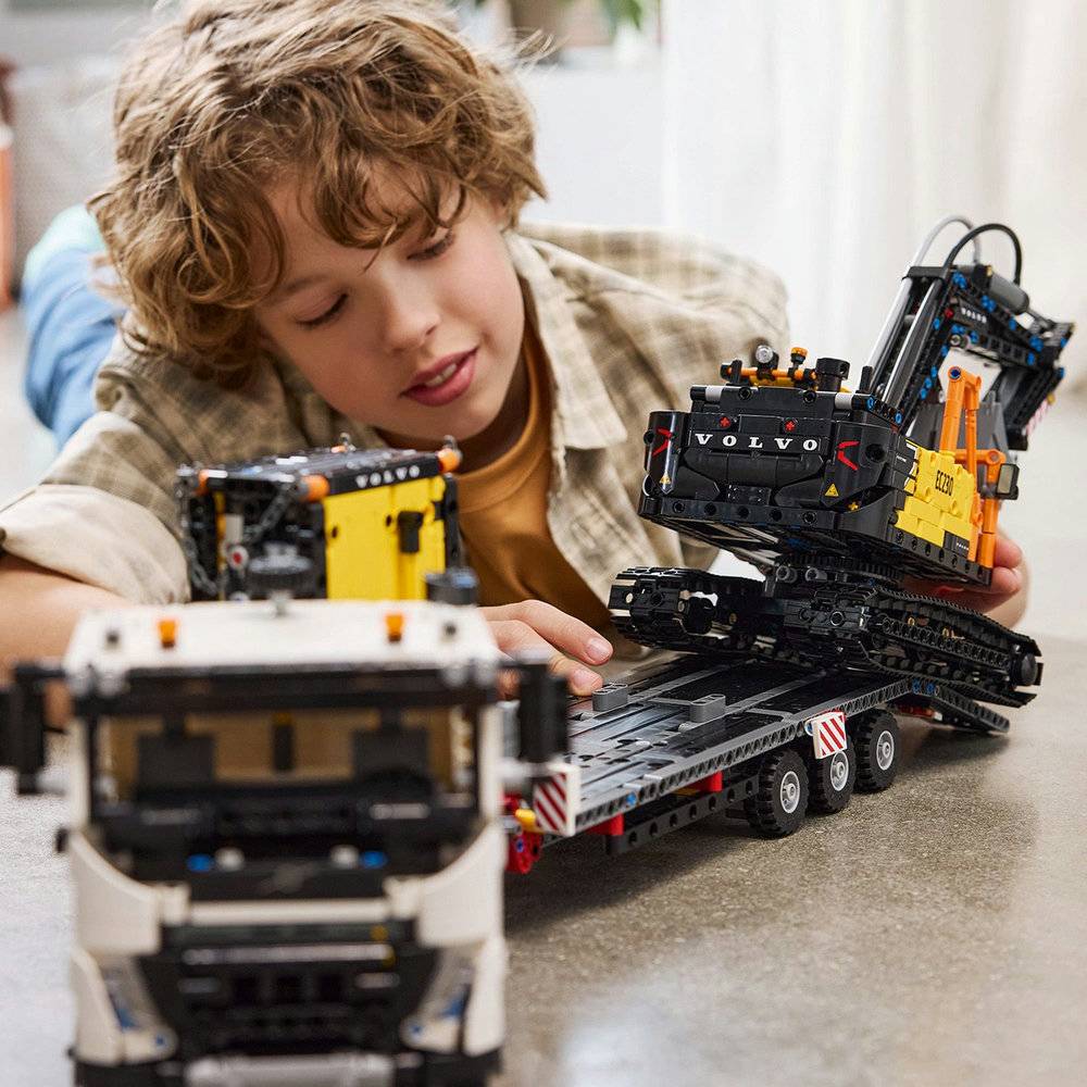 LEGO Technic: Camião Volvo FMX e Escavadora Elétrica EC230 | Idades 10+ | 2274 Peças | Item 42175