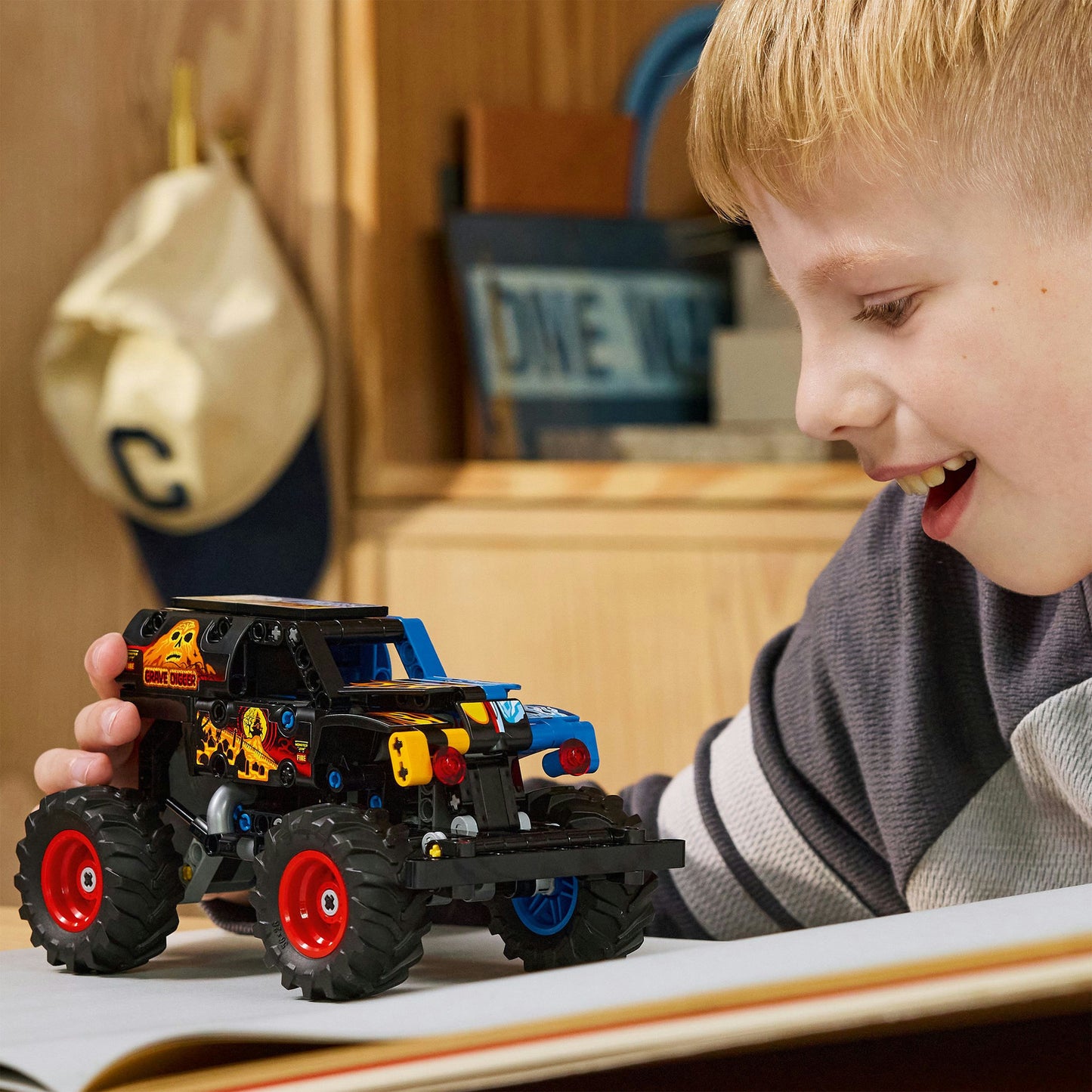 LEGO Technic Monster Jam Grave Digger Fogo e Gelo 42219