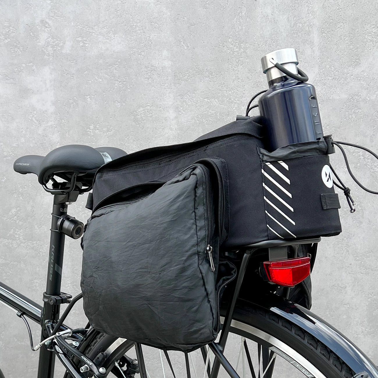 Wozinsky bike carrier bag with 9l shoulder strap (rain cover included) black (WBB22BK)_16