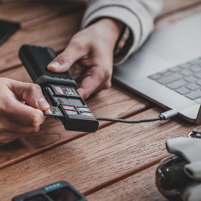 PGYTECH Estojo Leitor de Cartões Createmate  4 x SD 4 x micro SD 2 x Nano SIM USB-C