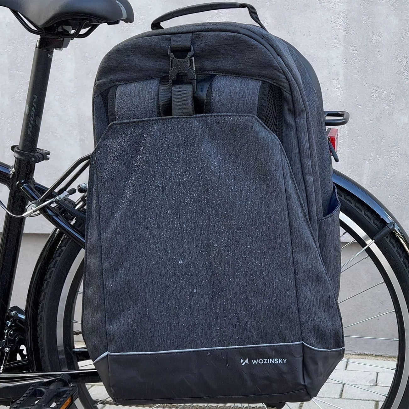 Wozinsky bicycle luggage carrier bicycle backpack with a frame 2in1 30l black (WBB33BK)_14