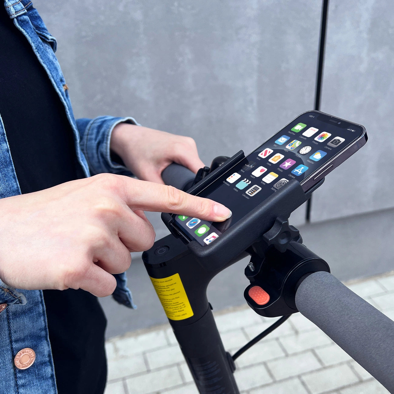 Wozinsky metal bicycle phone holder, scooters black (WBHBK3)_6